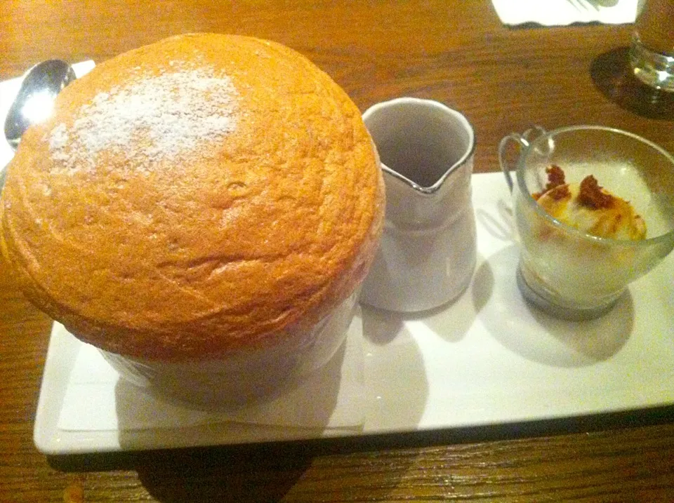 Chocolate soufflé with honeycomb ice-cream|skyblueさん