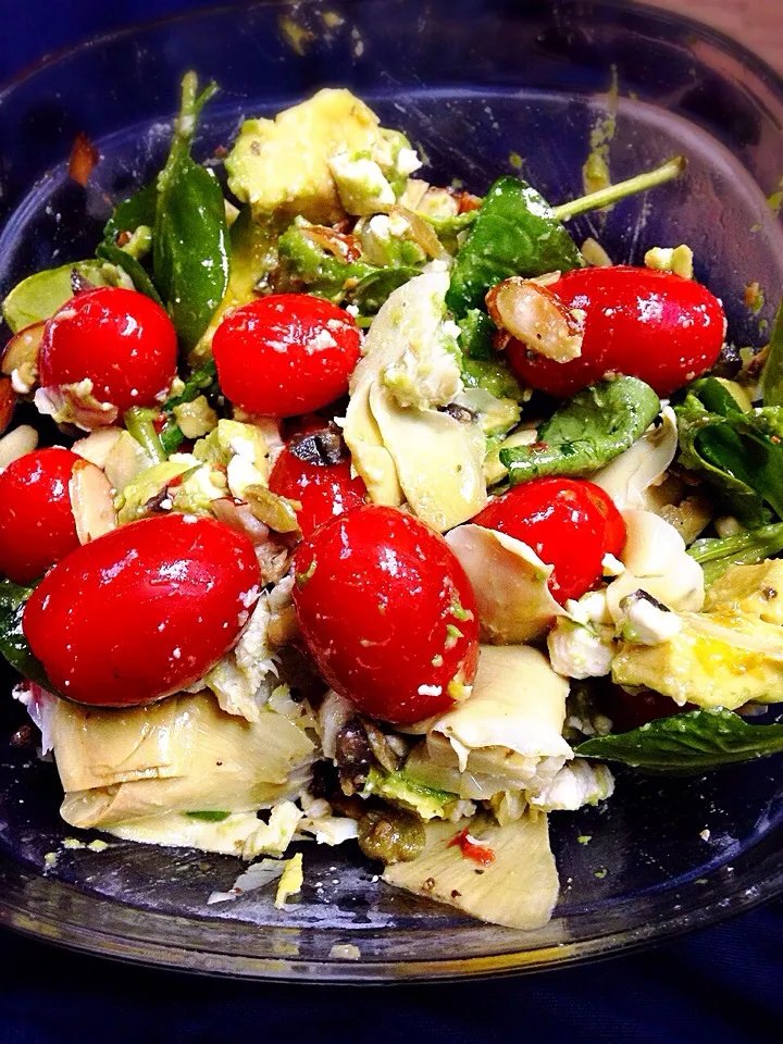 Cherry tomatoes avocado salad.|missajduongさん