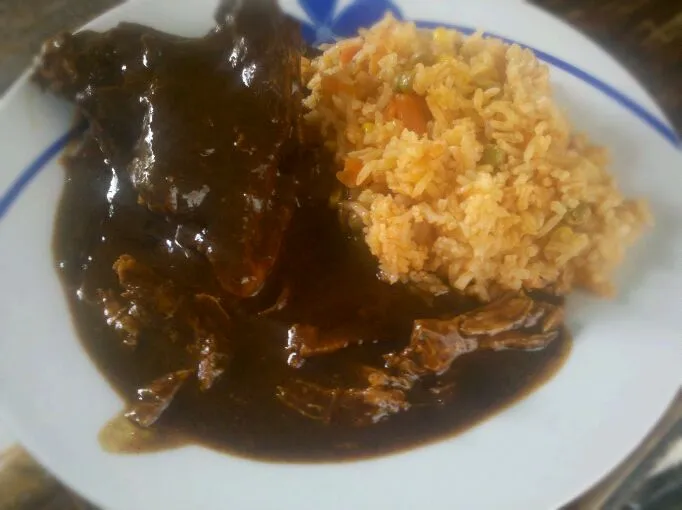 Polo en mole con arroz|Javier Rdz.さん