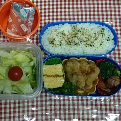 Snapdishの料理写真:☆旦那と娘のお弁当
昨日の唐揚げ、卵焼き、ウインナー、ブロッコリーのゴマバターあえ、サラダ、味噌汁|たまりんごさん