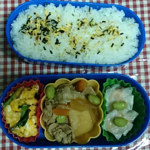 ☆旦那と娘のお弁当
ニラ玉、肉じゃが、シュウマイ、サラダ、味噌汁|たまりんごさん