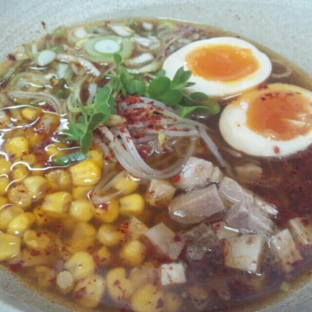 【たんぽぽ】
旦那と行けば殆どラーメン
うま辛ラーメンを注文
やっぱり、ここのラーメンは好き。
優しい味だけどしっかりしてる。
麺をストレートと縮みで選べる。絶対縮み！|たまりんごさん