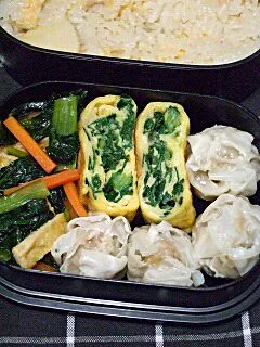 お弁当（たけのこご飯、焼売、小松菜とにんじんと薄揚げの炒め物、ほうれん草入り卵焼き）|すーさん