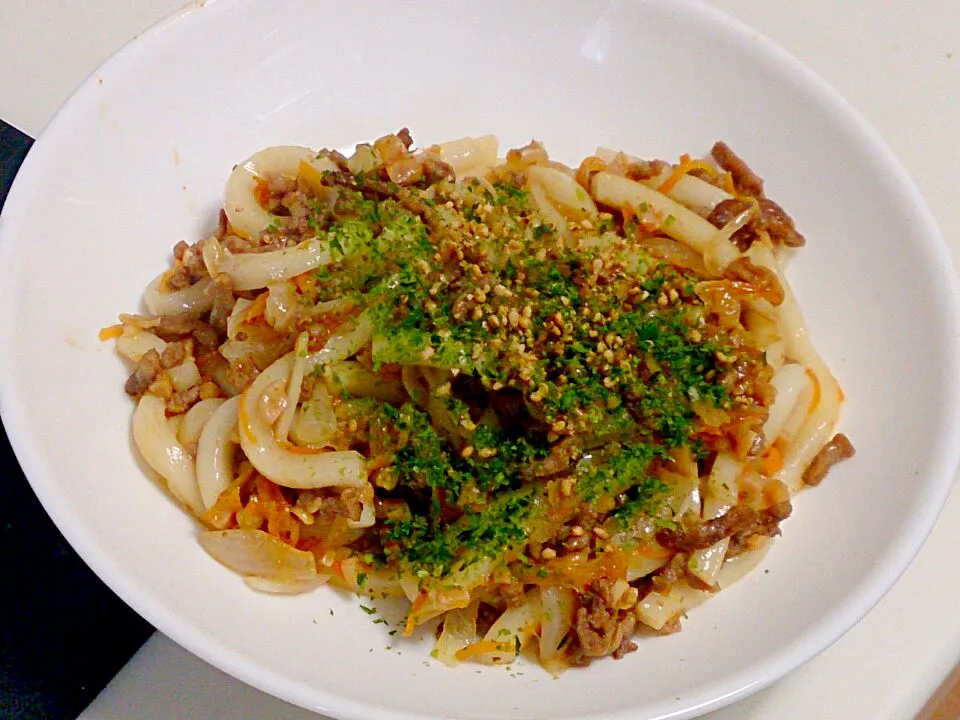 納豆挽き肉の焼きうどん。離乳食にもピッタリの鰹出汁ベースで。|やよさん