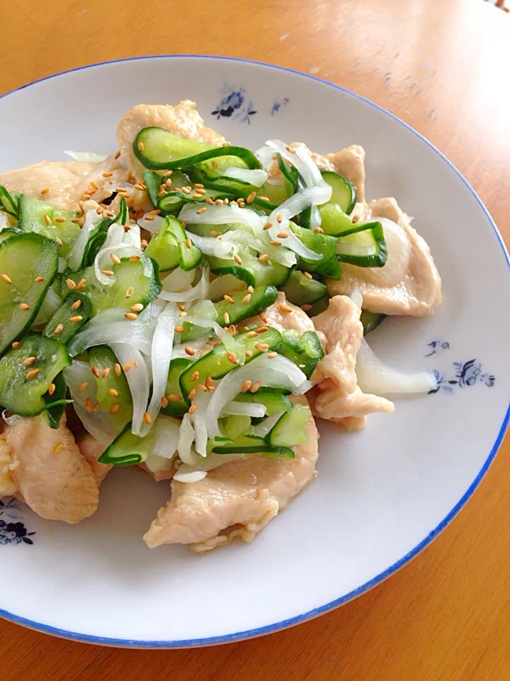 新玉ねぎと鶏胸肉のぷるんぷるんポン酢和え|あきこさん