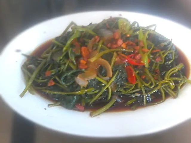 Philippine Cuisine: Hot & Spicy Kangong Or Water Spinach|Dan Alfred Garcia Madriagaさん