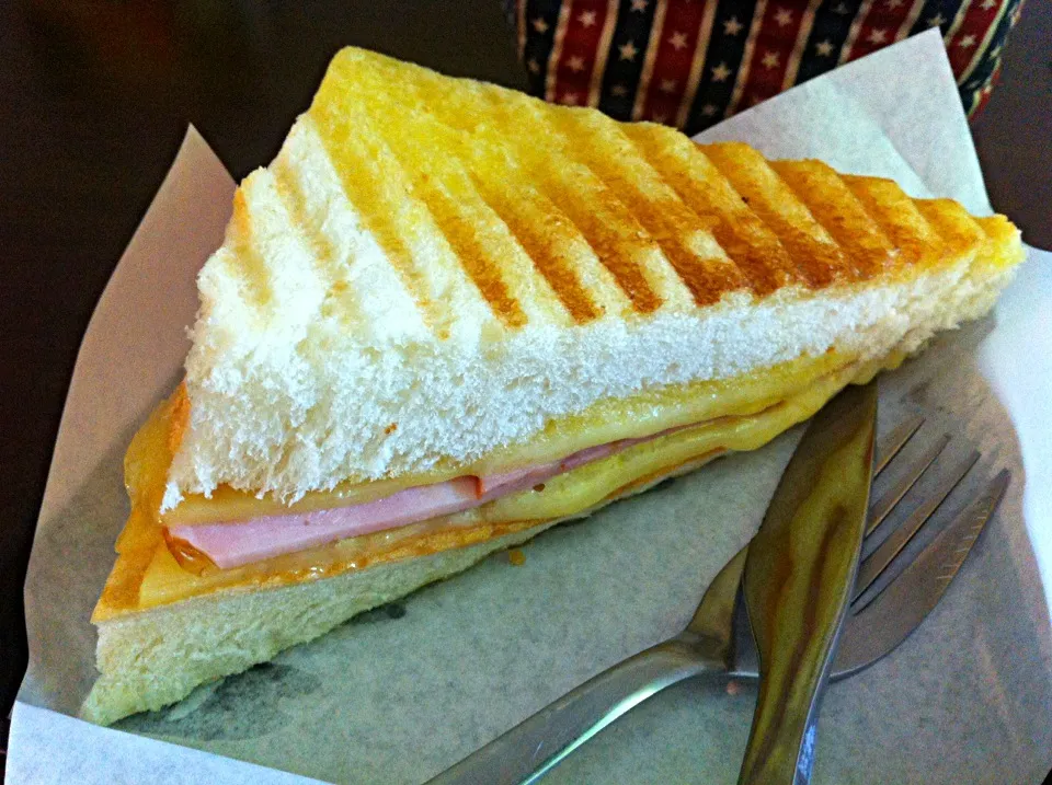 Ham cheese sandwich|Thammaporn Paemさん