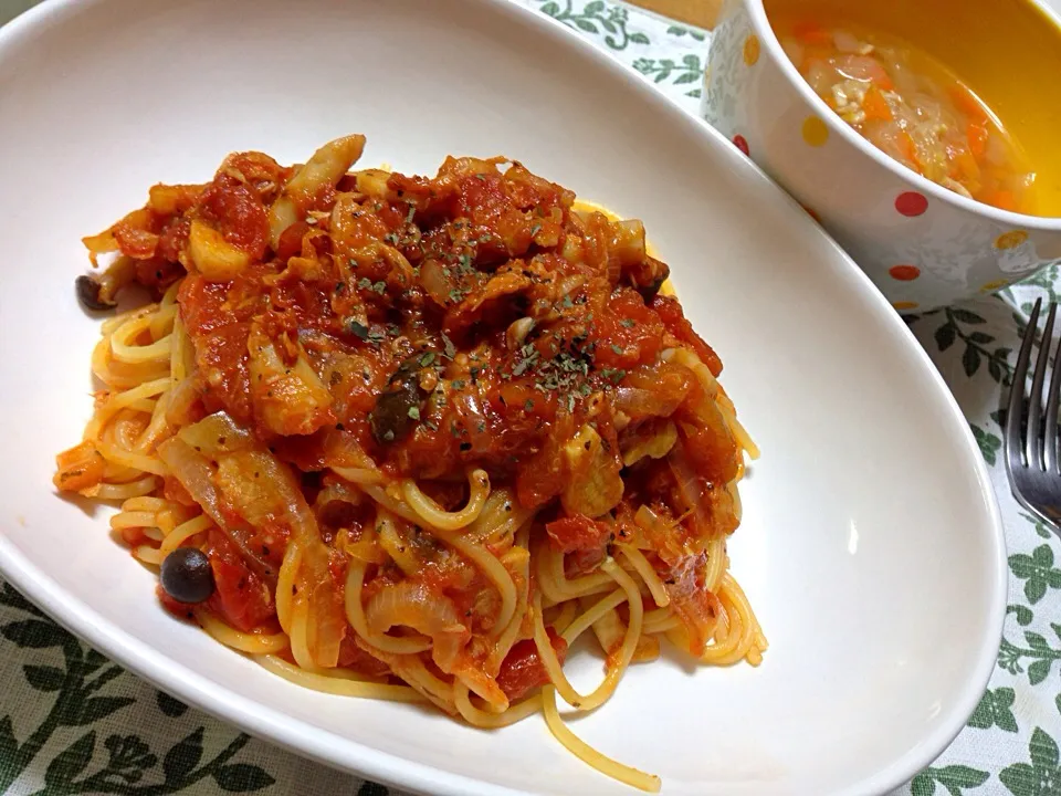 ツナトマトソーススパゲティ と 白菜の中華スープ|こいちさん