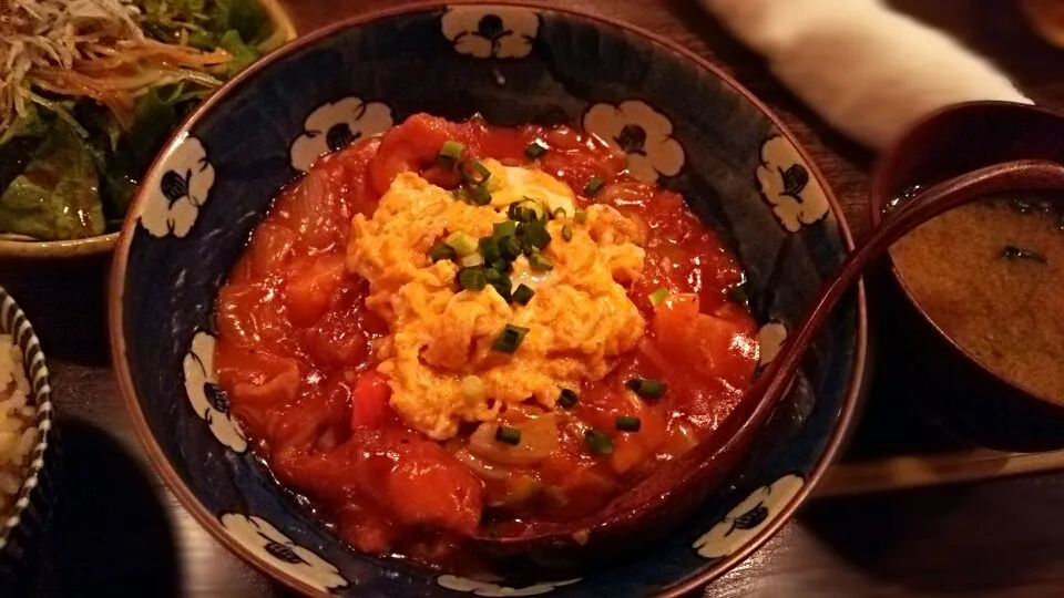 賄い飯♪ 鶏肉のトマトソース煮込み ふんわり玉子のせ|Gauche Suzukiさん