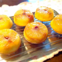 Snapdishの料理写真:Mini Pineapple Upside Down Cakes|mayuさん