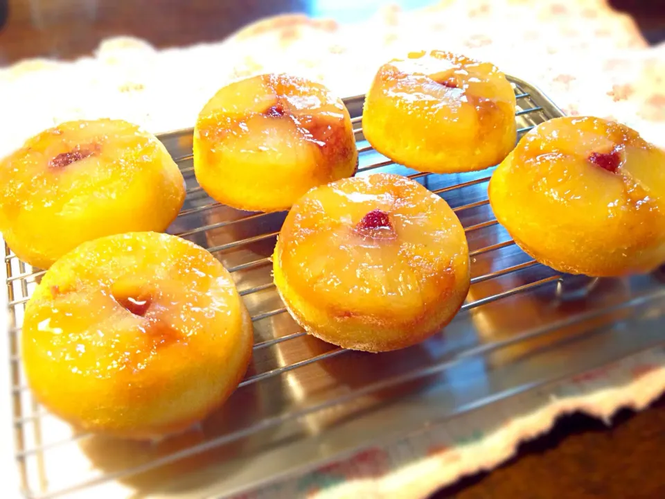 Snapdishの料理写真:Mini Pineapple Upside Down Cakes|mayuさん