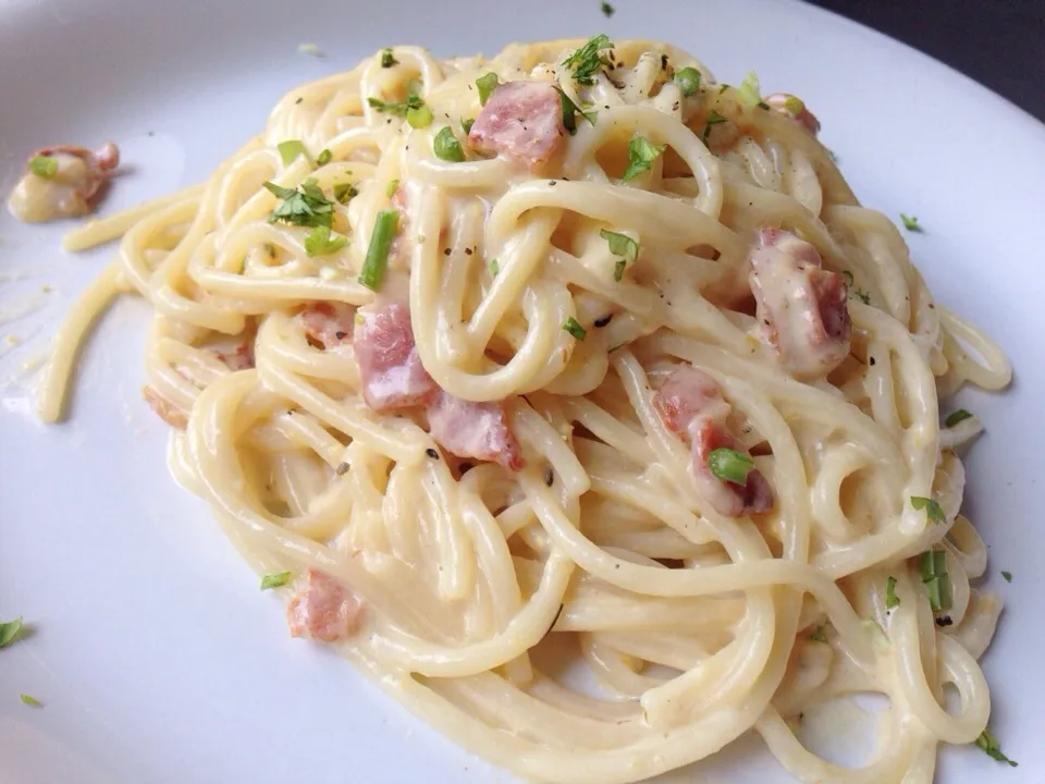 Snapdishの料理写真:Spaghetti carbonara with bacon|Pornpunsaさん