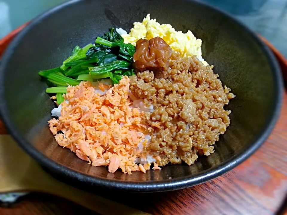 鶏そぼろ丼|ぴっちょんさん