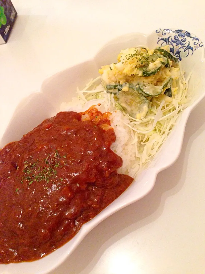 Snapdishの料理写真:キーマカレーとポテサラ( •ॢ◡-ॢ)-♡|MegBerさん