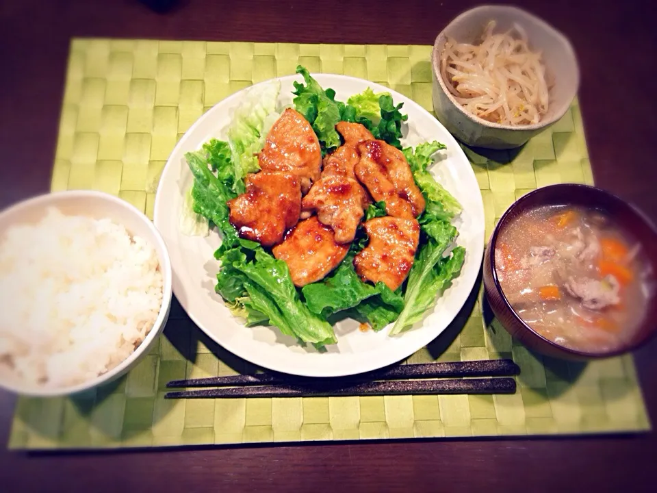 鶏胸ソテー 豚汁 もやしナムル|ちさとさん