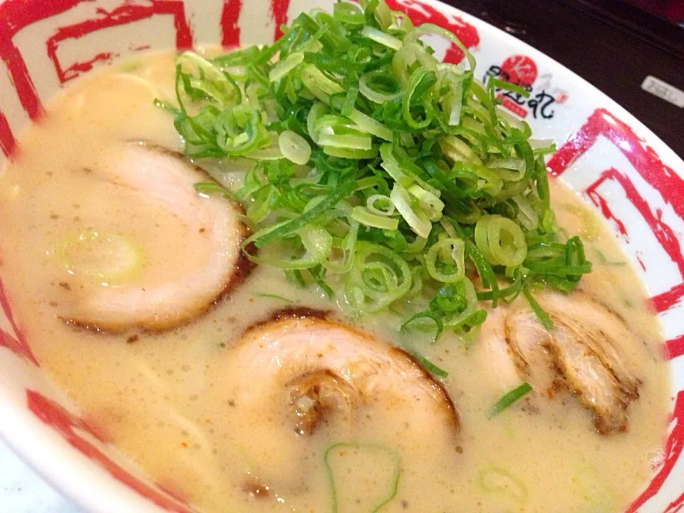 特製ゆずダレで風味良しの、さっぱりとんこつゆずラーメン！|たけうちさん