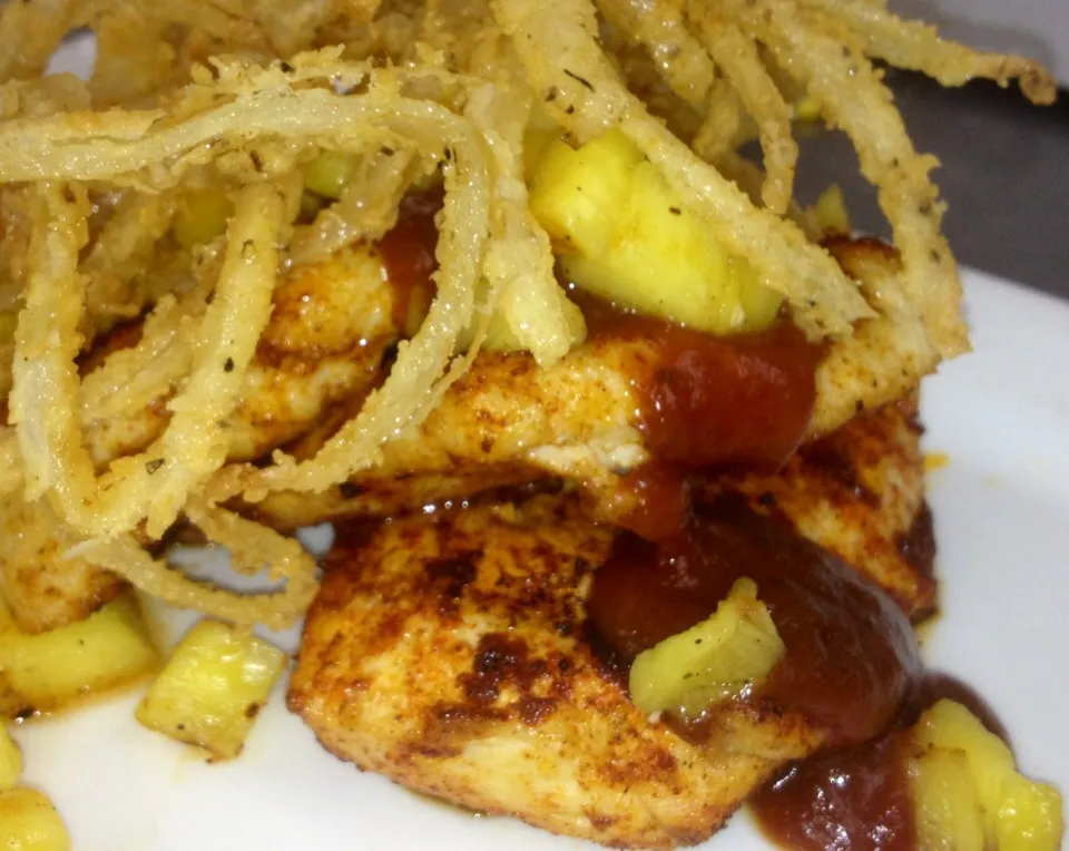 BBQ Chicken with grilled pineapple and fried onions|peggy waldonさん