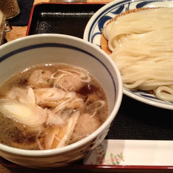 鴨つけ麺(^^)人気のお店らしく、13:00近くに来店したにもかかわらず行列ができ、入るまで15分くらい待ちました。
根津神社にも訪れました。鳥居がとても綺麗でした(*^^*)|竜巻野郎さん