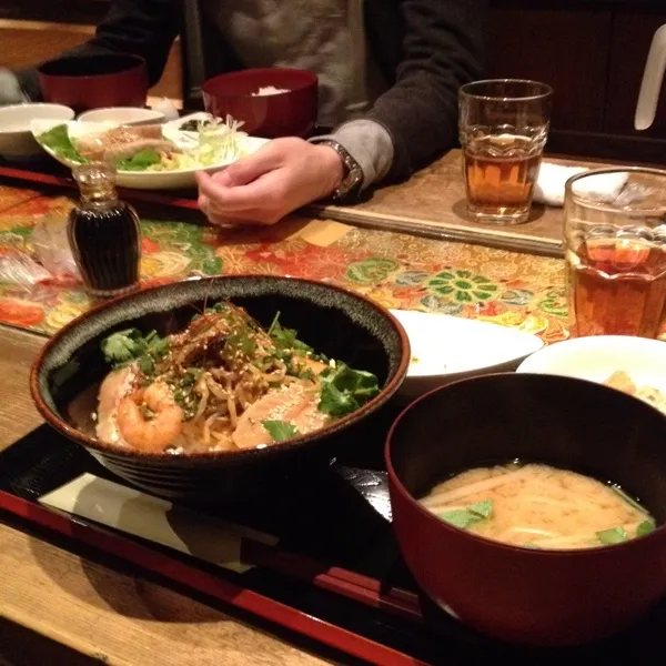 トムヤムクン風の海鮮丼。おいしかったけど、個人的には前回食べたやつの方が好きかな。|竜巻野郎さん