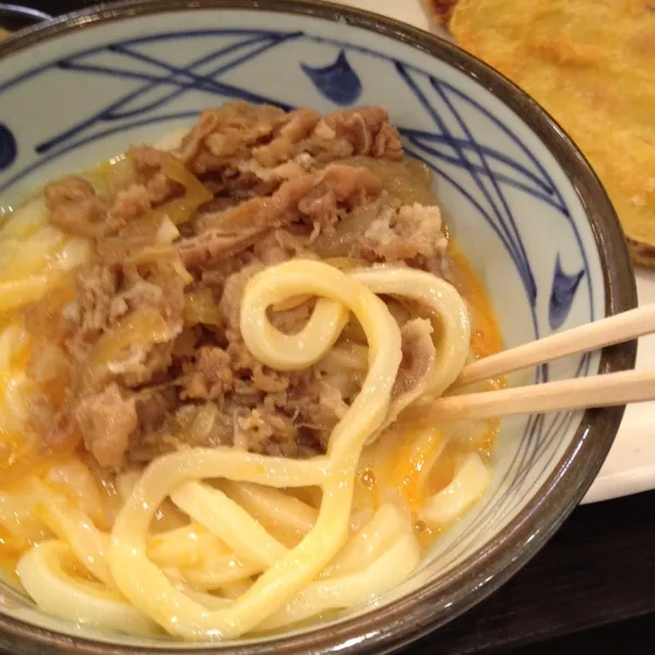 丸亀ひさびさ〜(^^)
牛肉釜玉なる新メニューにチャレンジしました。さながらすき焼きのような味でした。|竜巻野郎さん