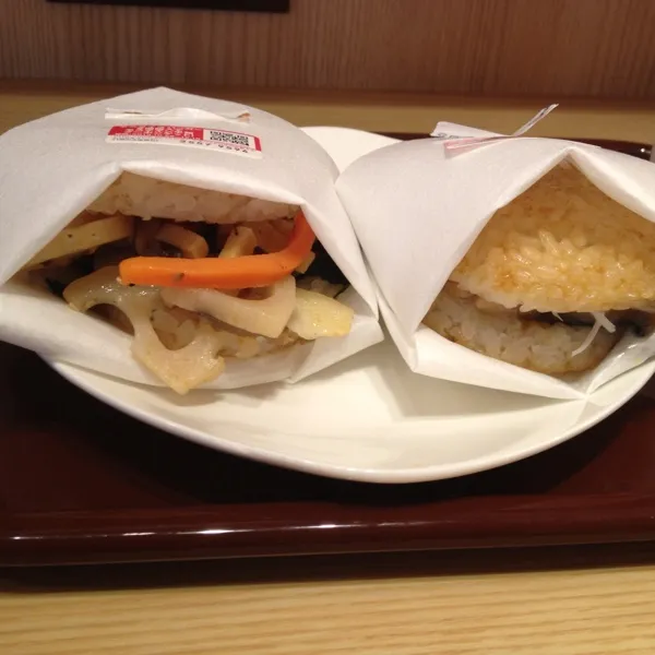 モスバーガーで昼食をとりました。
話は変わるけど、今日はちょっと頭がガンガンします(>_<)|竜巻野郎さん