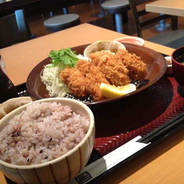 大好きなメガカキフライを食べました＼(^o^)／
カキには血圧を下げる効果があるらしいです！|竜巻野郎さん