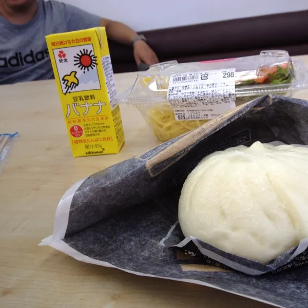 遅めのお昼ご飯食べました。|竜巻野郎さん