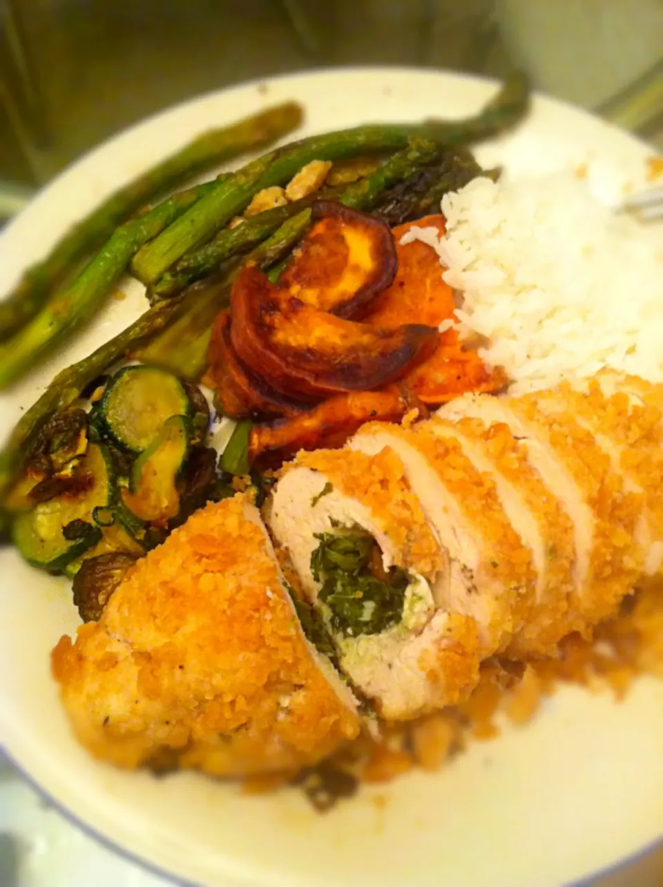 Cilantro stuffed ritzy 🐔Chicken breast 🍗with roasted zucchini ,asparagus,and sweet potato wedges🍠|Cristinaさん