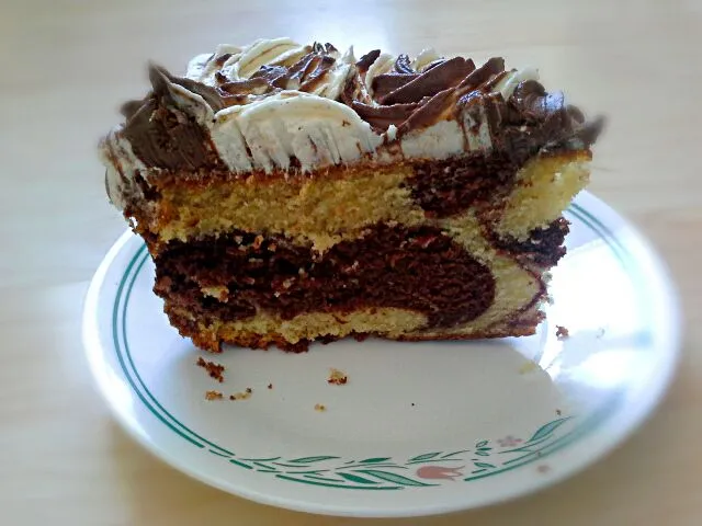 Snapdishの料理写真:Vanilla bean and chocolate marble cake|Fe's kitchenさん