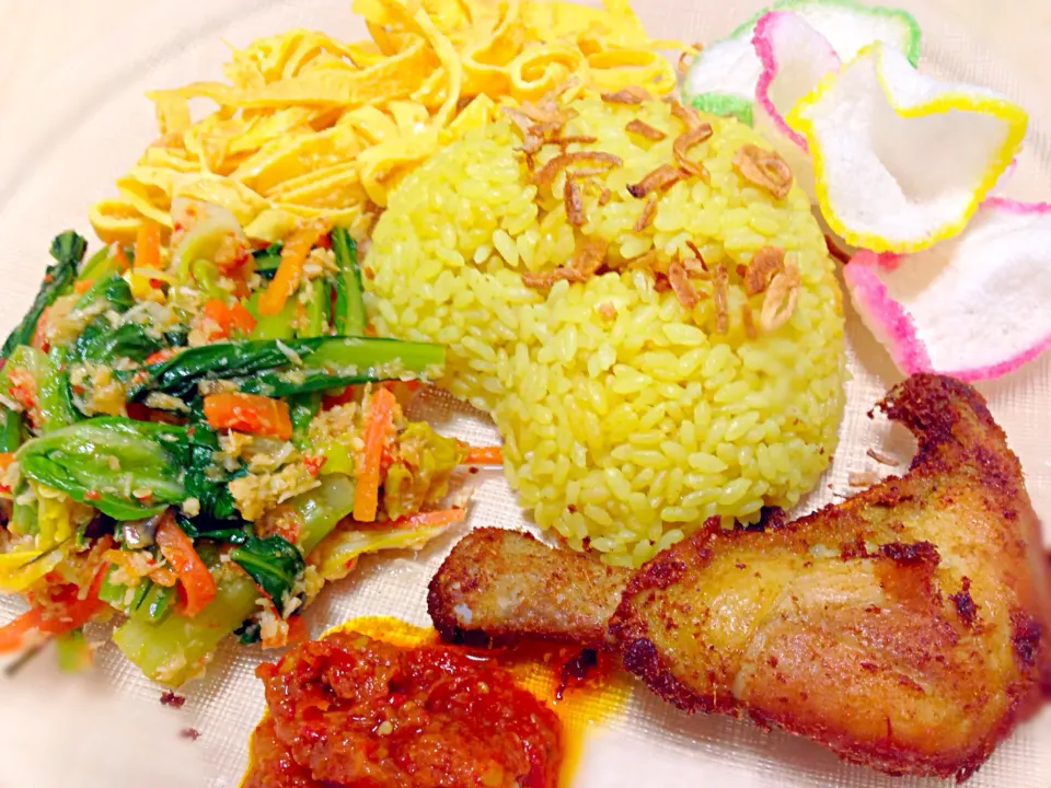 Nasi kuning komplit ale Evilia|reviliaさん