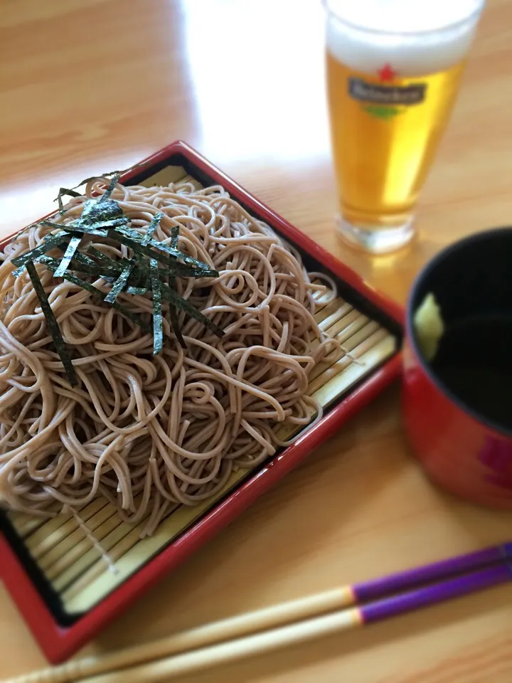 平日昼間のざる蕎麦とビール|hiyrockさん