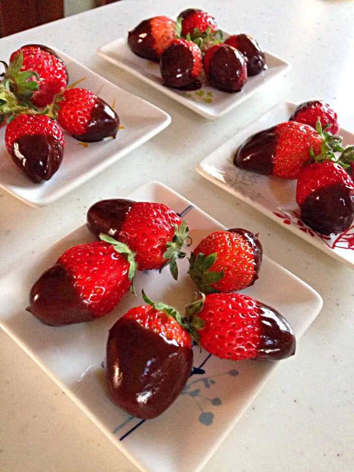 Chocolate covered strawberries 🍓🍓🍓|viviさん