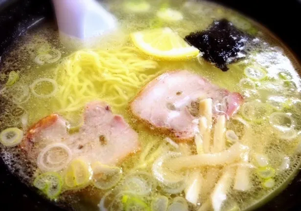 地元老舗有名店 十八番の塩ラーメン 並！|桃実さん