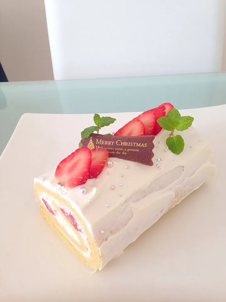 Snapdishの料理写真:いちごのXmasロールケーキ|Tsuduさん