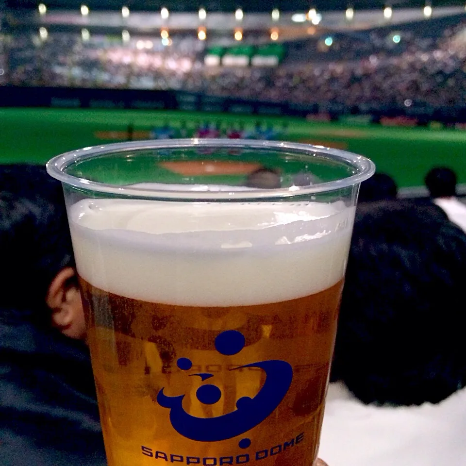 開幕戦ビールはエビス♡50円値上がりで650円。|しーさん