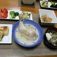 メインは鶏レッグのスープ煮
揚げ納豆、えのきと揚げの甘辛炒め、白菜・舞茸・豆腐を鶏のスープをベース仕立てに|otamaさん