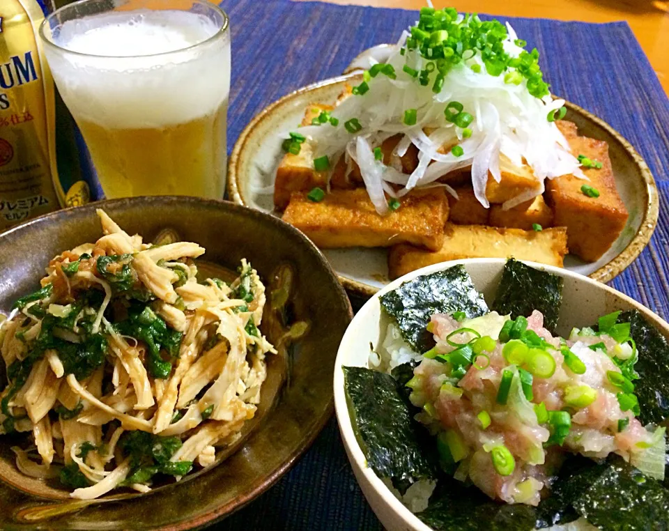 ネギトロ丼、厚揚げ生姜マヨ醤油焼きと新玉スライス、蒸し鶏の梅肉しそ和え|ぷっくりんこ💙さん