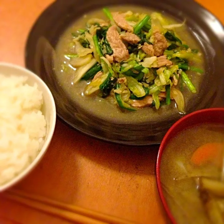 豚肉とニラとキャベツの味噌炒め煮|ともえさん