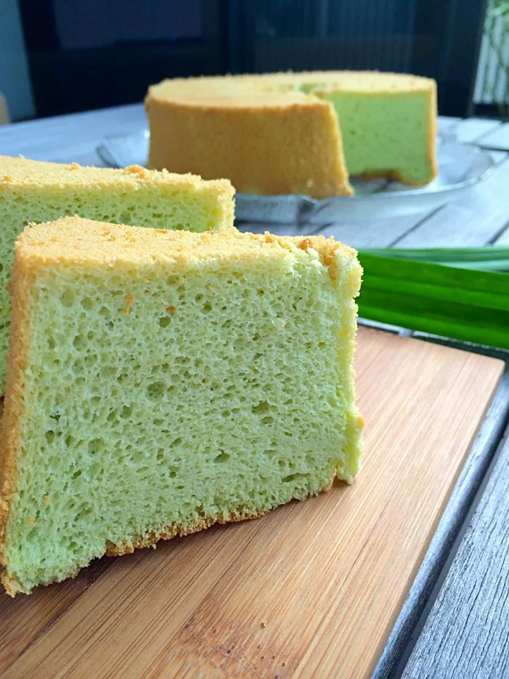 Pandan chiffon cake|12Dragonさん