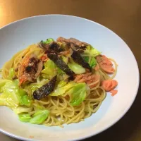 Snapdishの料理写真:サーモンとキャベツのパスタ。ミイルに移行しましたのであちらでもよろしくお願いします！|bさん