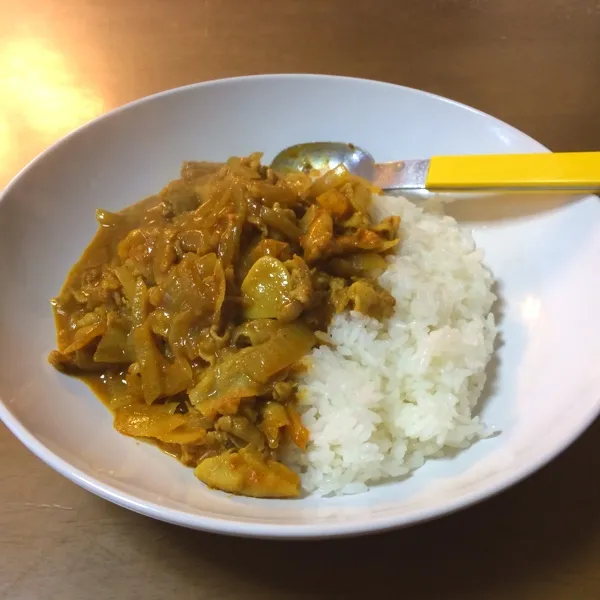 豚バラカレー。昨日の醤油とみりんがカレー粉に変わっただけ！|bさん