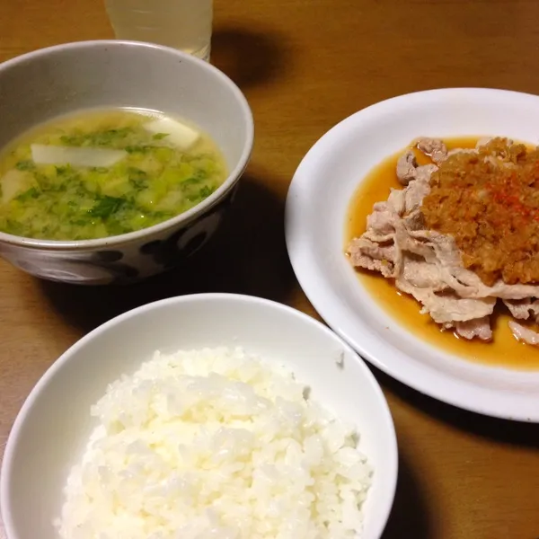 Snapdishの料理写真:豚肉のおろしポン酢と味噌汁。子供の頃父親が作る味噌汁に大根の葉っぽがよく入ってました。未だに大根の葉っぽがあると使わなきゃもったい無いと思ってしまいます。|bさん