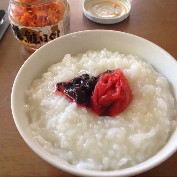 風邪でダウンしてました。ようやく動けるようになって炊飯器のお粥モードを使ってみました。鍋で米から作った方か早くて美味いと思いました。|bさん