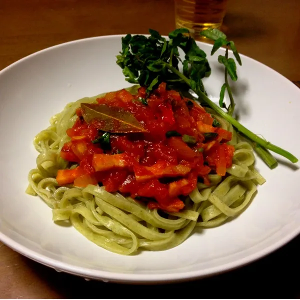 道の駅どうしで買ったクレソン生パスタを使ったトマトソースパスタ。|bさん