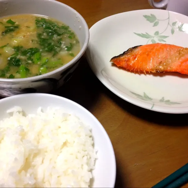 春菊の粕汁と焼き鮭と質素な夕食|bさん