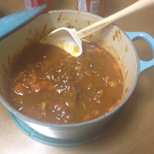 Snapdishの料理写真:無水カレー。トマト入れるんでちょっとすっぱくなりますね。|bさん