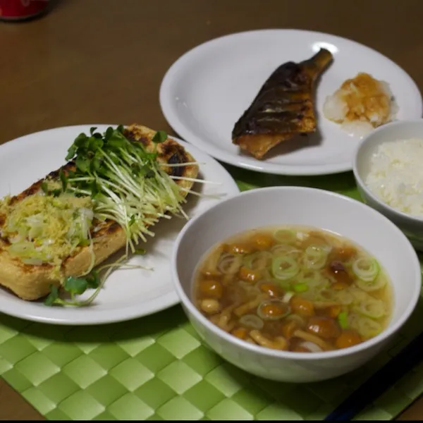 ホッケと厚揚げとなめこの味噌汁|bさん