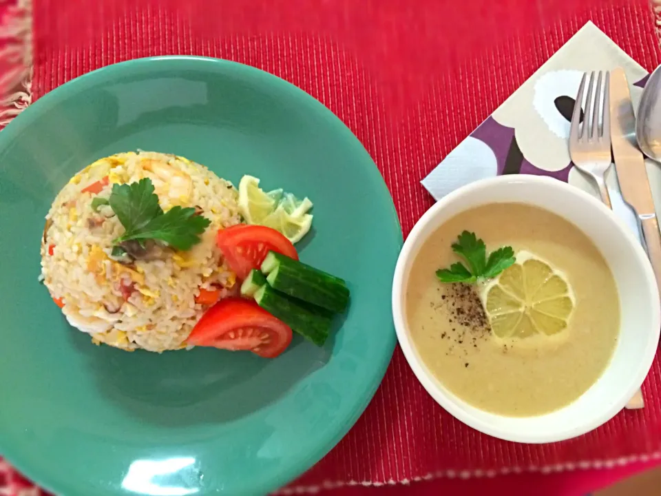 Snapdishの料理写真:Asian food:Indian style beans soup and Thai style fried rice インドっぽい豆のスープとタイっぽい炒飯|chocolatteさん