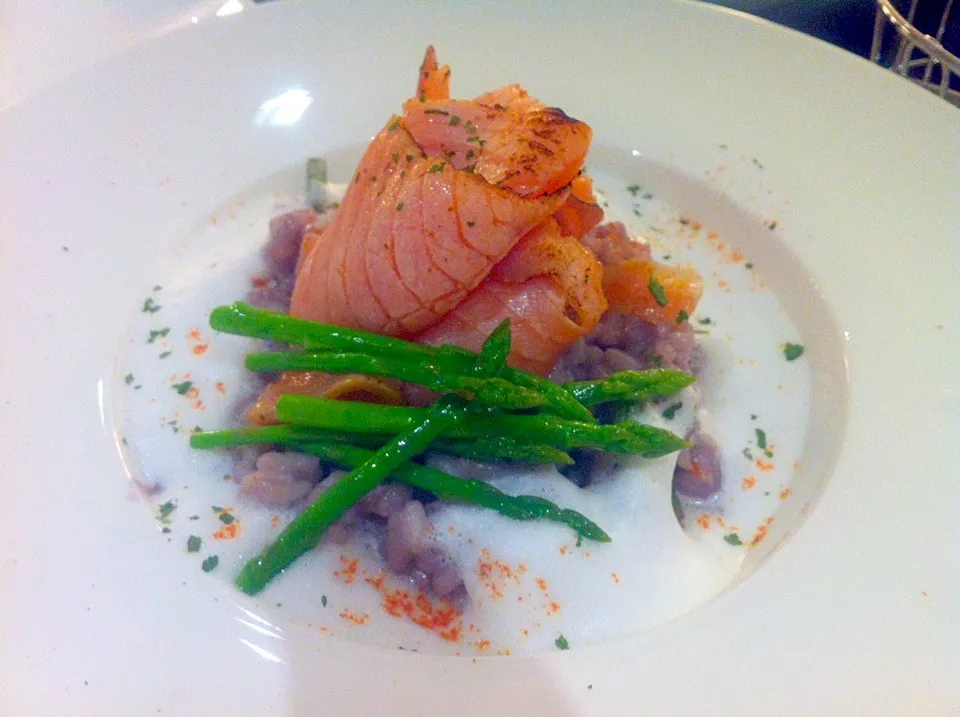 Snapdishの料理写真:Smoked salmon with asparagus risotto|skyblueさん