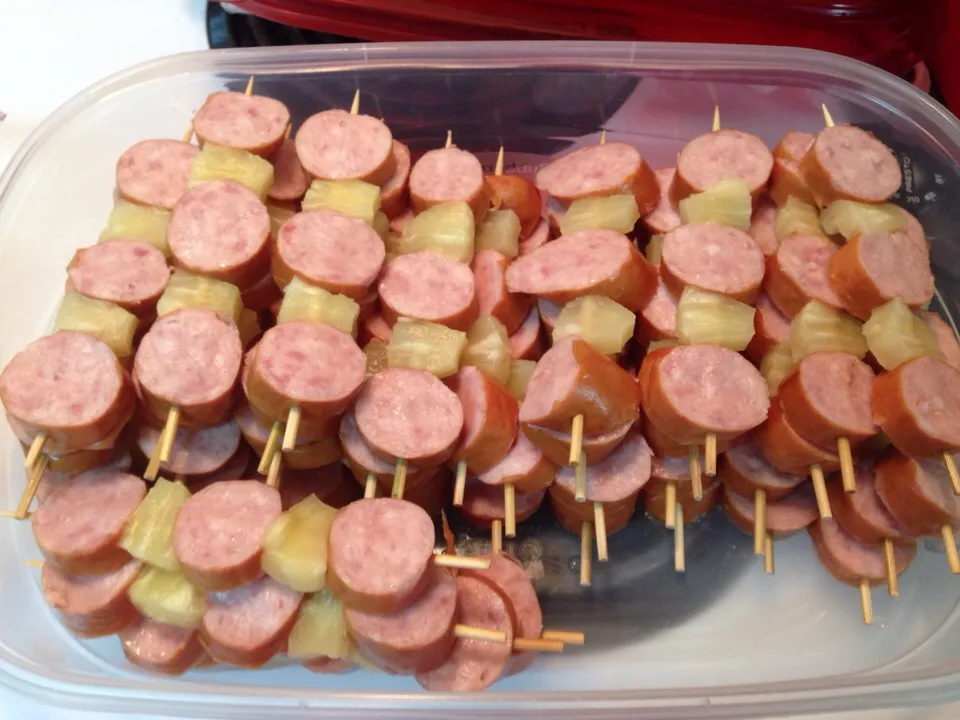 Sausage & pineapple kabobs|Meghan Ross-Medinaさん